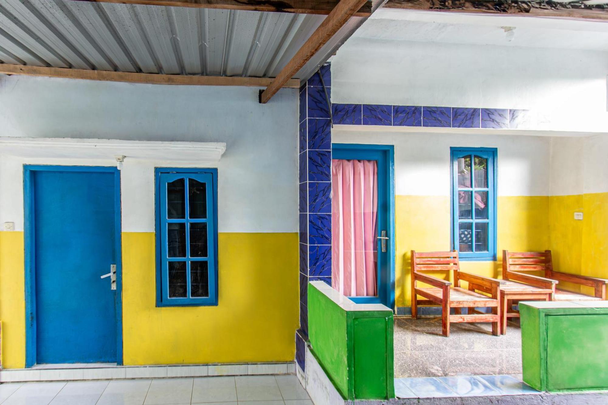 Oyo 93359 Kawi Homestay Praya Kültér fotó